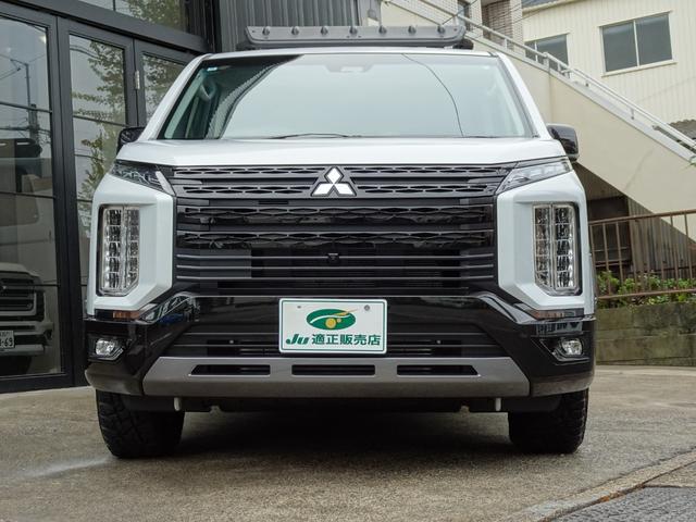 デリカＤ：５ シャモニー　特別仕様車　サイドステップ装着車　両側パワースライドドア　専用１１型ナビゲーション　アラウンドビューモニター　社外１６インチアルミホイール　オープンカントリータイヤ　マットガード　パワーバックドア（3枚目）