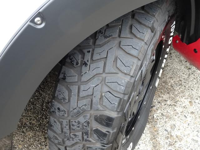 デリカＤ：５ シャモニー　特別仕様車　サイドステップ装着車　両側パワースライドドア　専用１１型ナビゲーション　アラウンドビューモニター　社外１６インチアルミホイール　オープンカントリータイヤ　マットガード　パワーバックドア（19枚目）