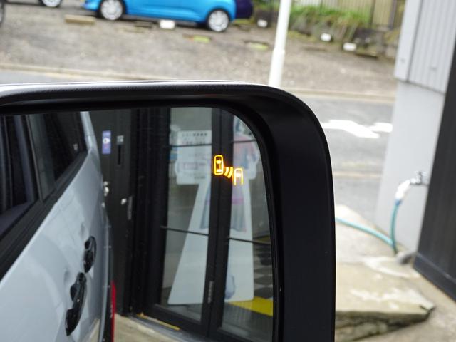 デリカＤ：５ シャモニー　特別仕様車　サイドステップ装着車　両側パワースライドドア　専用１１型ナビゲーション　アラウンドビューモニター　社外１６インチアルミホイール　オープンカントリータイヤ　マットガード　パワーバックドア（45枚目）