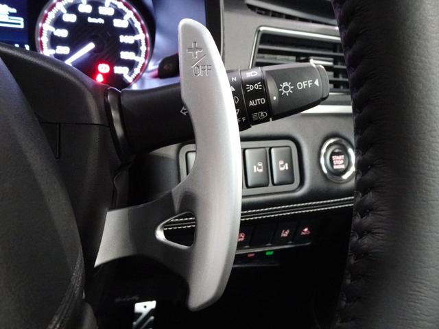デリカＤ：５ シャモニー　特別仕様車　サイドステップ装着車　両側パワースライドドア　専用１１型ナビゲーション　アラウンドビューモニター　社外１６インチアルミホイール　オープンカントリータイヤ　マットガード　パワーバックドア（50枚目）