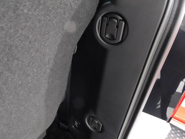 デリカＤ：５ シャモニー　特別仕様車　サイドステップ装着車　両側パワースライドドア　専用１１型ナビゲーション　アラウンドビューモニター　社外１６インチアルミホイール　オープンカントリータイヤ　マットガード　パワーバックドア（73枚目）