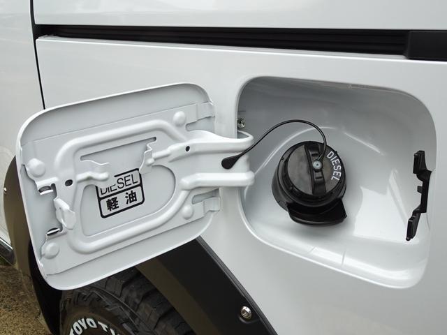 デリカＤ：５ シャモニー　特別仕様車　サイドステップ装着車　両側パワースライドドア　専用１１型ナビゲーション　アラウンドビューモニター　社外１６インチアルミホイール　オープンカントリータイヤ　マットガード　パワーバックドア（80枚目）