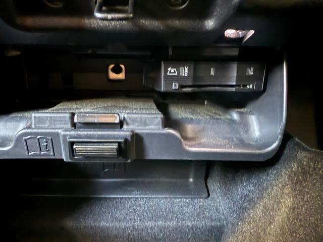 レンジローバーイヴォーク SEプラス 衝突軽減ブレーキ 車線逸脱警報 純正ナビ フルセグ バックカメラ ハーフレザーシート 純正アルミ クルーズコントロール パワーバックドア ヒルディセントコントロール パドルシフト プッシュスタート(22枚目)