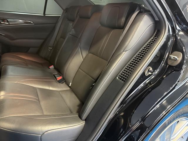 クラウンハイブリッド アスリートＳ　純正ナビ　フルセグ　バックカメラ　ＥＴＣ　本革シート　パワーシート　シートヒーター　クルーズコントロール　スマートキー　ステアリングヒーター　ＨＩＤオートライト　フォグランプ　純正アルミ　スペアキー（22枚目）