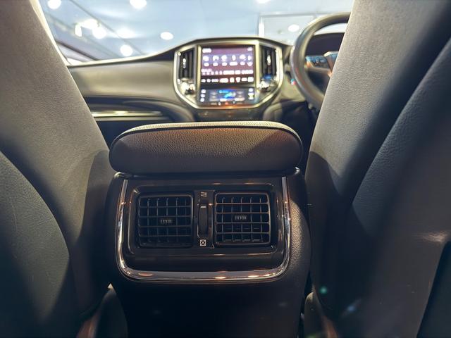 クラウンハイブリッド アスリートＳ　純正ナビ　フルセグ　バックカメラ　ＥＴＣ　本革シート　パワーシート　シートヒーター　クルーズコントロール　スマートキー　ステアリングヒーター　ＨＩＤオートライト　フォグランプ　純正アルミ　スペアキー（26枚目）