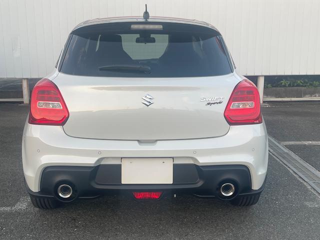 スイフトスポーツ ＺＣ３３Ｓ　ファイナルエディション　特別装備　専用フロントグリル　ＬＥＤフォグランプ　フォグランプベゼル　１７インチアルミホイール　ブレーキキャリパー　Ｃピラーデカール　エンブレム　ステアリングガーニッシュ　インパネオーナメント（8枚目）