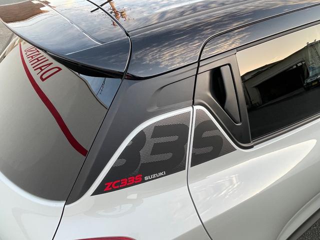 スイフトスポーツ ＺＣ３３Ｓ　ファイナルエディション　特別装備　専用フロントグリル　ＬＥＤフォグランプ　フォグランプベゼル　１７インチアルミホイール　ブレーキキャリパー　Ｃピラーデカール　エンブレム　ステアリングガーニッシュ　インパネオーナメント（12枚目）