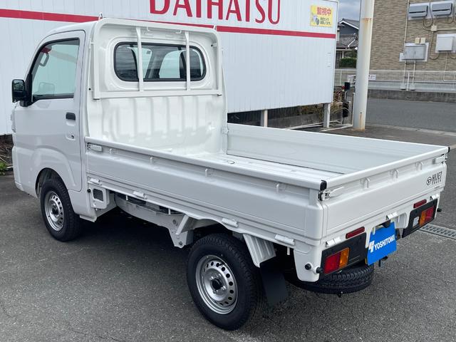 ハイゼットトラック スタンダード スマートアシスト スーパーUVカットガラス リヤコンビネーションランプ(LEDテール&ストップランプ) プリントレザーシート表皮 電動パワーステアリング マニュアルエアコン AM/FMラジオ(5枚目)