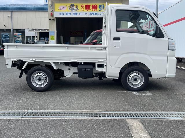 ハイゼットトラック スタンダード スマートアシスト スーパーUVカットガラス リヤコンビネーションランプ(LEDテール&ストップランプ) プリントレザーシート表皮 電動パワーステアリング マニュアルエアコン AM/FMラジオ(9枚目)