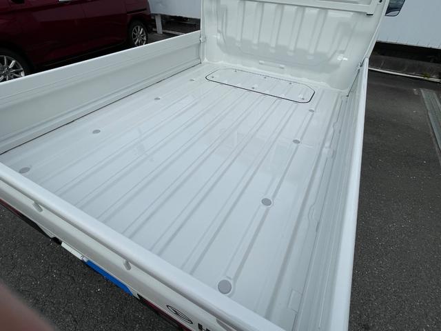 ハイゼットトラック スタンダード スマートアシスト スーパーUVカットガラス リヤコンビネーションランプ(LEDテール&ストップランプ) プリントレザーシート表皮 電動パワーステアリング マニュアルエアコン AM/FMラジオ(10枚目)