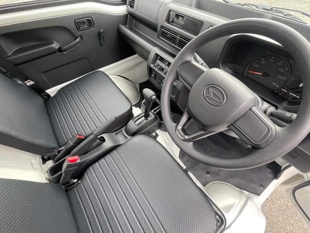 ハイゼットトラック スタンダード スマートアシスト スーパーUVカットガラス リヤコンビネーションランプ(LEDテール&ストップランプ) プリントレザーシート表皮 電動パワーステアリング マニュアルエアコン AM/FMラジオ(11枚目)