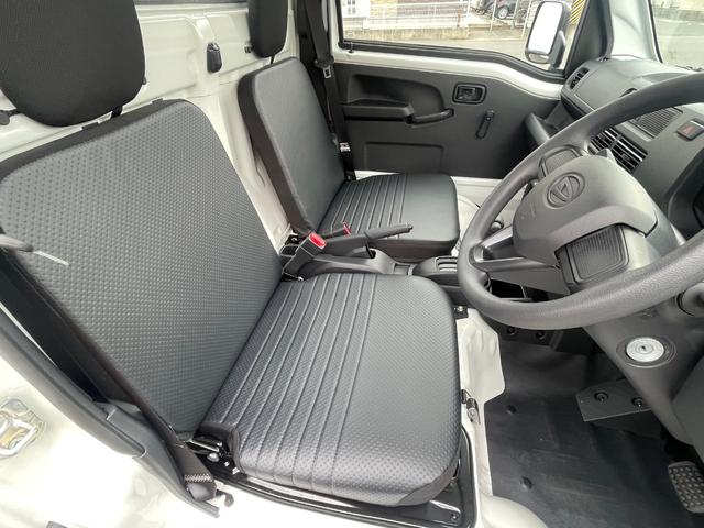 ハイゼットトラック スタンダード スマートアシスト スーパーUVカットガラス リヤコンビネーションランプ(LEDテール&ストップランプ) プリントレザーシート表皮 電動パワーステアリング マニュアルエアコン AM/FMラジオ(17枚目)