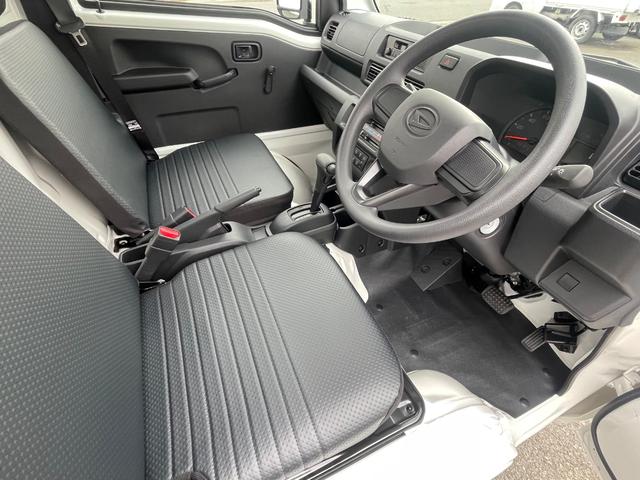 ハイゼットトラック スタンダード スマートアシスト スーパーUVカットガラス リヤコンビネーションランプ(LEDテール&ストップランプ) プリントレザーシート表皮 電動パワーステアリング マニュアルエアコン AM/FMラジオ(18枚目)