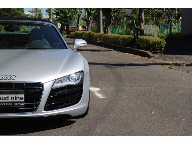 Ｒ８スパイダー ベースグレード　当社買取直販車　車庫保管　禁煙車　カーボンセラミックブレーキ　社外ナビ地デジフルセグ　社外レーダー（51枚目）