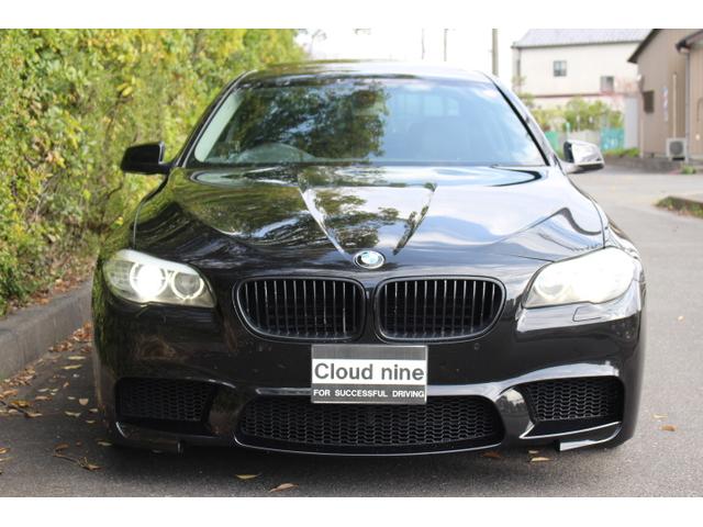 ５２８ｉ　当社買取直販　Ｍ５仕様　Ｍ５フロントバンパー　Ｍ５リアバンパー　四本出しマフラー　リアスポイラー　ローダウンサス　社外アルミ　ブラックグリル　スマートキー　スペアキー(2枚目)