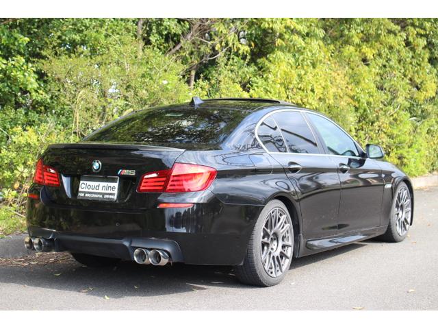 ５２８ｉ　当社買取直販　Ｍ５仕様　Ｍ５フロントバンパー　Ｍ５リアバンパー　四本出しマフラー　リアスポイラー　ローダウンサス　社外アルミ　ブラックグリル　スマートキー　スペアキー(7枚目)