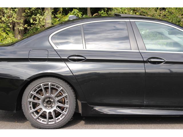 ５２８ｉ　当社買取直販　Ｍ５仕様　Ｍ５フロントバンパー　Ｍ５リアバンパー　四本出しマフラー　リアスポイラー　ローダウンサス　社外アルミ　ブラックグリル　スマートキー　スペアキー(26枚目)