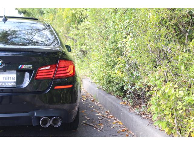 ５２８ｉ　当社買取直販　Ｍ５仕様　Ｍ５フロントバンパー　Ｍ５リアバンパー　四本出しマフラー　リアスポイラー　ローダウンサス　社外アルミ　ブラックグリル　スマートキー　スペアキー(36枚目)