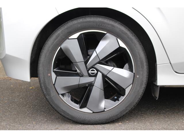 オーラ Ｇ　当社下取り直売車両！！プロパイロット　ブラインドスポットモニター　全方位カメラ　デジタルインナーミラー　クリアランスソナー　ＬＥＤヘッドライト　置くだけ充電　ＨＤＭＩ　ＥＴＣ　ドラレコ　スペアキー（29枚目）
