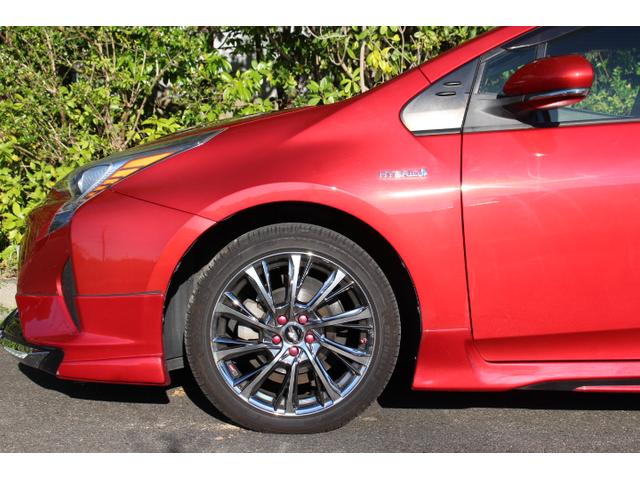 プリウス Sツーリングセレクション 当社買取直売車輛 E-Four 4WD 社外フルエアロ Panasonic10インチナビ ネット動画視聴 Bluetooth バックカメラ ETC 17インチ社外AW シートヒーター(8枚目)