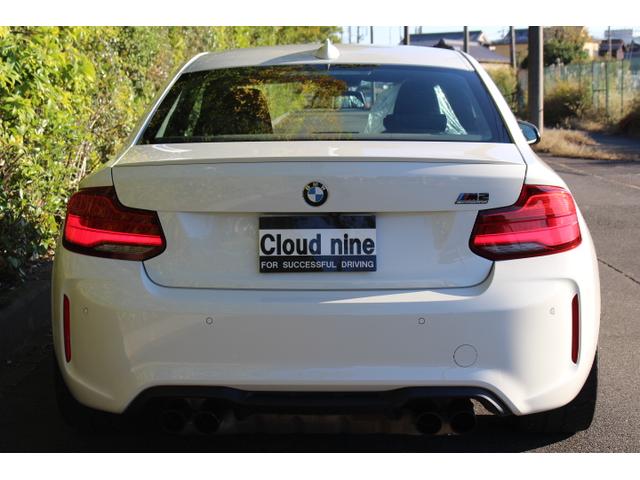 【鑑定】　当社ではご安心してご検討いただけるよう、第三者鑑定を行っております。修復歴、傷や凹みなどの鑑定者によるお車の情報を公開しております。お車の詳細から鑑定書が見られますので、是非ご覧ください。