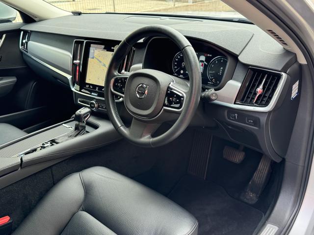 Ｖ９０ Ｔ５　モメンタム　レザーシート　全方位カメラ　ルーフレール　レーダークルーズコントロール　クリアランスソナー　レーンキープアシスト　ブラインドスポットモニター　オートハイビーム（38枚目）
