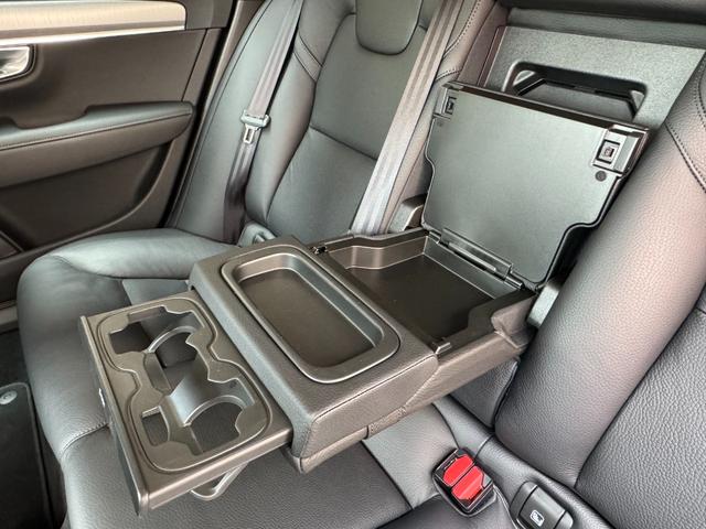 Ｖ９０ Ｔ５　モメンタム　レザーシート　全方位カメラ　ルーフレール　レーダークルーズコントロール　クリアランスソナー　レーンキープアシスト　ブラインドスポットモニター　オートハイビーム（57枚目）