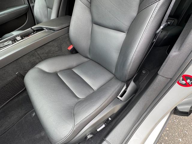 Ｖ９０ Ｔ５　モメンタム　レザーシート　全方位カメラ　ルーフレール　レーダークルーズコントロール　クリアランスソナー　レーンキープアシスト　ブラインドスポットモニター　オートハイビーム（63枚目）