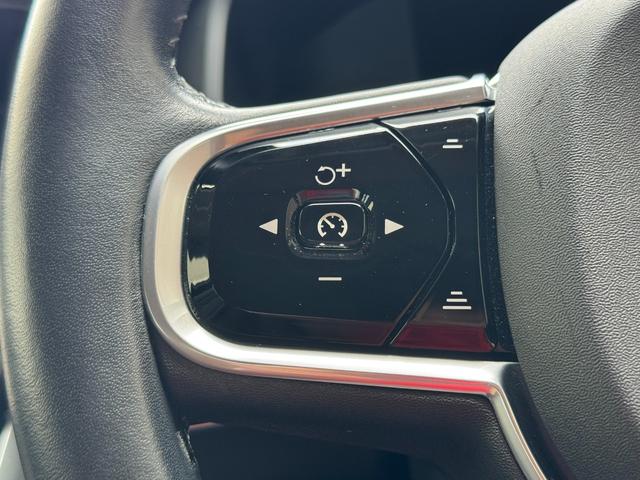 Ｖ９０ Ｔ５　モメンタム　レザーシート　全方位カメラ　ルーフレール　レーダークルーズコントロール　クリアランスソナー　レーンキープアシスト　ブラインドスポットモニター　オートハイビーム（74枚目）