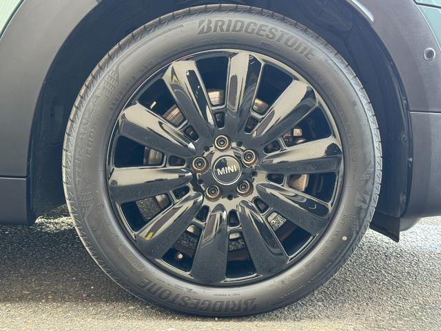 MINI クーパーSD クロスオーバー オール4 ルーフレール シートヒーター リアビューカメラ 純正ナビ パワーバックドア ブラウンレザーシート スマートキー ETC LEDヘッドライト 純正18インチアルミホイール ルーフレール(27枚目)