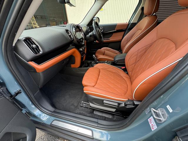 MINI クーパーSD クロスオーバー オール4 ルーフレール シートヒーター リアビューカメラ 純正ナビ パワーバックドア ブラウンレザーシート スマートキー ETC LEDヘッドライト 純正18インチアルミホイール ルーフレール(54枚目)