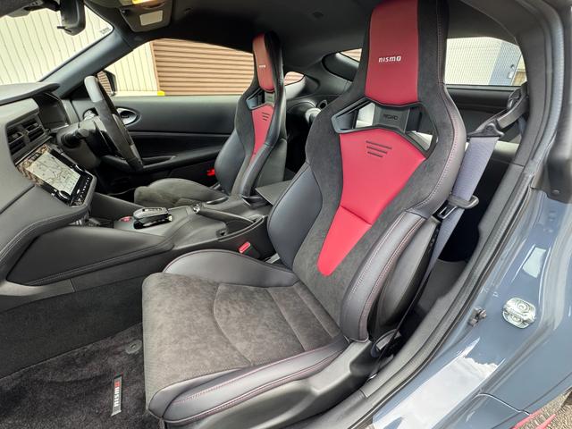 フェアレディＺ フェアレディＺ　ＮＩＳＭＯ　後期型　ＢＯＳＥサウンドシステム　ＲＥＣＡＲＯ製コンビシート　純正ＲＡＹＳ鍛造１９インチアルミホイール　純正ナビ　フルセグＴＶ　ＬＥＤヘッドライト　レーダークルーズ　車線逸脱警報　ＥＴＣ２．０（35枚目）