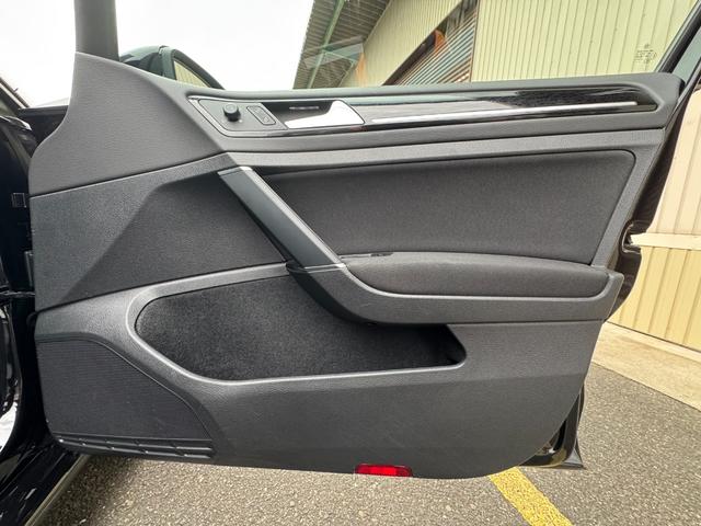 ゴルフ ＴＳＩ　ハイライン　テックエディション　フロントアシスト　ＬＥＤヘッドライト　ブラインドスポットモニター　レーダークルーズコントロール　レーンキープアシスト　純正メーカーナビ　フルセグＴＶ　ＥＴＣ２．０　パドルシフト　純正１７インチＡＷ（22枚目）