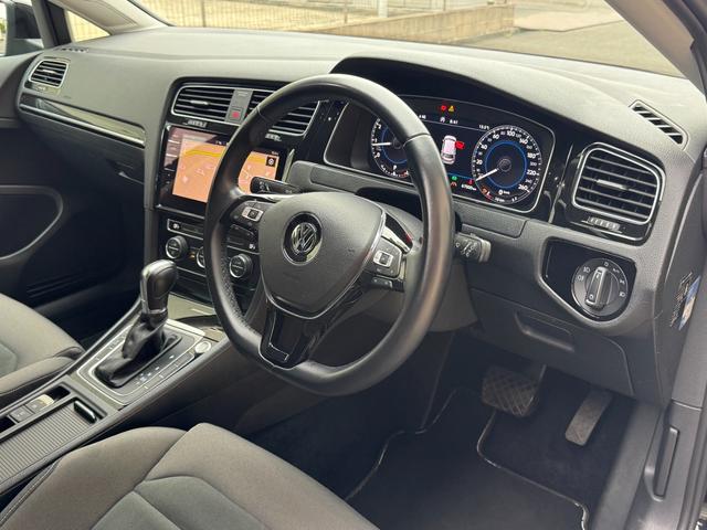 ゴルフ ＴＳＩ　ハイライン　テックエディション　フロントアシスト　ＬＥＤヘッドライト　ブラインドスポットモニター　レーダークルーズコントロール　レーンキープアシスト　純正メーカーナビ　フルセグＴＶ　ＥＴＣ２．０　パドルシフト　純正１７インチＡＷ（26枚目）