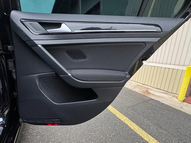 ゴルフ ＴＳＩ　ハイライン　テックエディション　フロントアシスト　ＬＥＤヘッドライト　ブラインドスポットモニター　レーダークルーズコントロール　レーンキープアシスト　純正メーカーナビ　フルセグＴＶ　ＥＴＣ２．０　パドルシフト　純正１７インチＡＷ（29枚目）