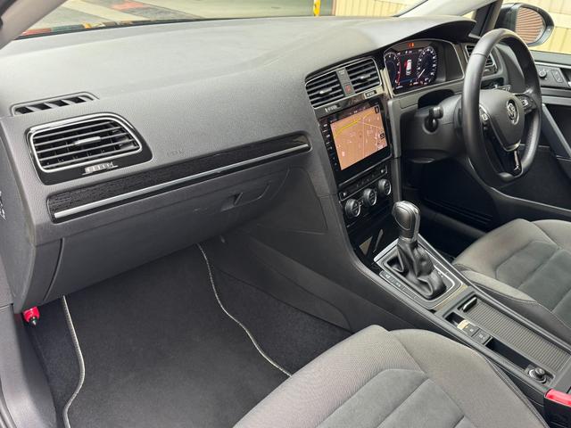 ゴルフ ＴＳＩ　ハイライン　テックエディション　フロントアシスト　ＬＥＤヘッドライト　ブラインドスポットモニター　レーダークルーズコントロール　レーンキープアシスト　純正メーカーナビ　フルセグＴＶ　ＥＴＣ２．０　パドルシフト　純正１７インチＡＷ（48枚目）