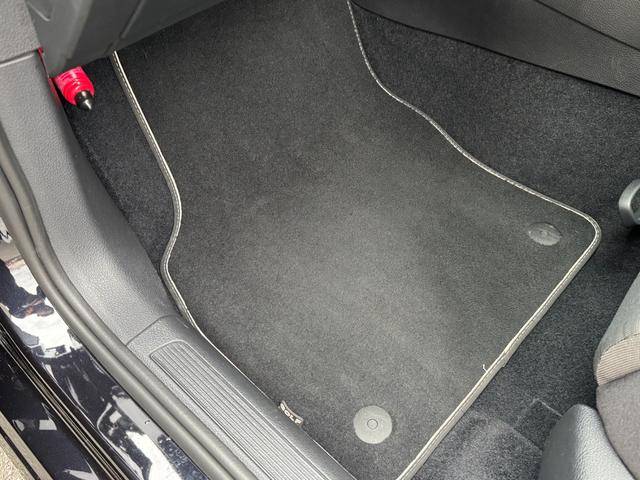 ゴルフ ＴＳＩ　ハイライン　テックエディション　フロントアシスト　ＬＥＤヘッドライト　ブラインドスポットモニター　レーダークルーズコントロール　レーンキープアシスト　純正メーカーナビ　フルセグＴＶ　ＥＴＣ２．０　パドルシフト　純正１７インチＡＷ（49枚目）