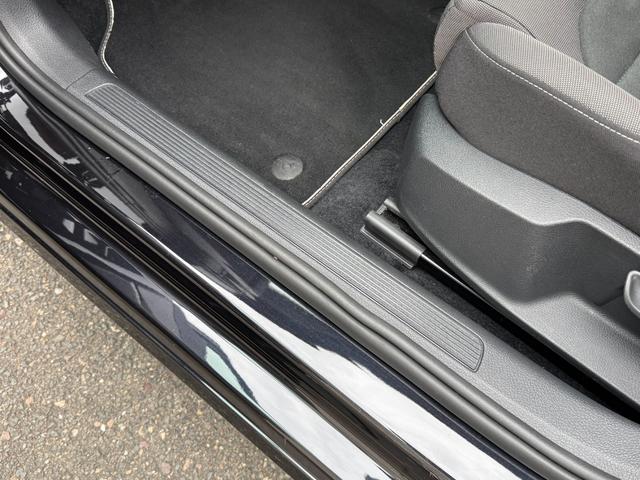 ゴルフ ＴＳＩ　ハイライン　テックエディション　フロントアシスト　ＬＥＤヘッドライト　ブラインドスポットモニター　レーダークルーズコントロール　レーンキープアシスト　純正メーカーナビ　フルセグＴＶ　ＥＴＣ２．０　パドルシフト　純正１７インチＡＷ（50枚目）
