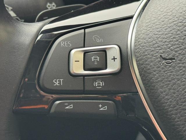 ゴルフ ＴＳＩ　ハイライン　テックエディション　フロントアシスト　ＬＥＤヘッドライト　ブラインドスポットモニター　レーダークルーズコントロール　レーンキープアシスト　純正メーカーナビ　フルセグＴＶ　ＥＴＣ２．０　パドルシフト　純正１７インチＡＷ（57枚目）