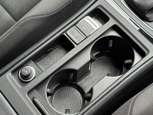 ゴルフ ＴＳＩ　ハイライン　テックエディション　フロントアシスト　ＬＥＤヘッドライト　ブラインドスポットモニター　レーダークルーズコントロール　レーンキープアシスト　純正メーカーナビ　フルセグＴＶ　ＥＴＣ２．０　パドルシフト　純正１７インチＡＷ（70枚目）