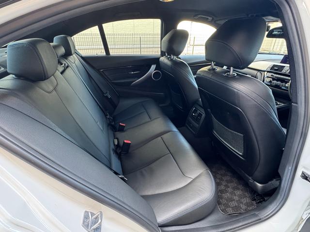 ３シリーズ ３２０ｉ　Ｍスポーツ　エディションシャドー　純正ＨＤＤナビ　ＬＥＤヘッドライト　黒革シート　メモリーパワーシート　シートヒーター　レーダークルーズコントロール　車線逸脱警報　クリアランスソナー　アイドリングストップ（32枚目）