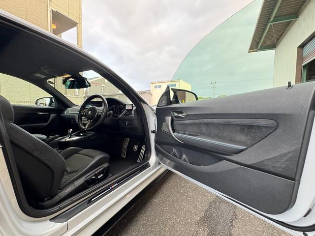 M2 M2 Competition RHD ハーマンカードン アクラポビッチマフラー シュニッツァーエアロ・コンピューター バージョン3KWサスペンション 黒革シート 純正ナビ バックカメラ スマートキー ETC ドライビングアシスト(21枚目)