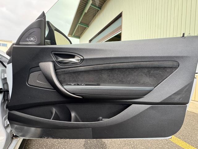 M2 M2 Competition RHD ハーマンカードン アクラポビッチマフラー シュニッツァーエアロ・コンピューター バージョン3KWサスペンション 黒革シート 純正ナビ バックカメラ スマートキー ETC ドライビングアシスト(22枚目)