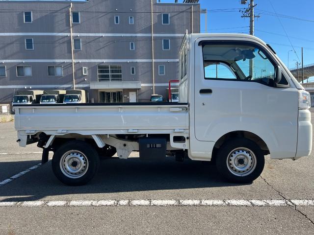ハイゼットトラック スタンダードＳＡＩＩＩｔ　５速ミッション　スマートアシスト　衝突軽減ブレーキ　横滑り防止　ヘッドライトレベライザー　ＥＴＣ　エアコン　パワステ（8枚目）