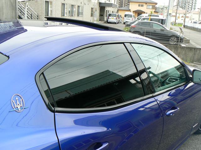 ギブリ ＧＴハイブリッド　グランスポーツ　ネリッシモＰＫＧ　後期１０．２インチワイドナビ　ＯＰ２１インチ　後期テールライト　ＯＰレッドキャリパー　サンルーフ　ハーマンカードンサウンド　スポーツアルミペダル　Ｓモードバルブ開閉（50枚目）