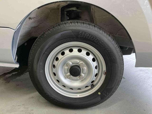 ハイゼットトラック スタンダードＳＡＩＩＩｔ／４ＷＤ／５ＭＴ　ＡＭ／ＦＭラジオ　マニュアルエアコン　パワステ　三方開（17枚目）