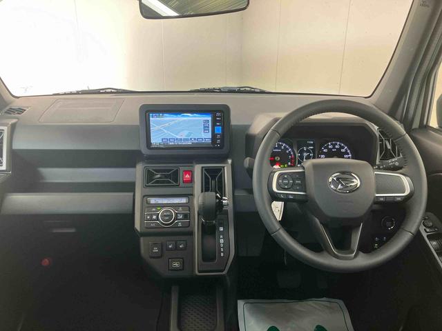 タフト Ｇ　ダーククロムベンチャー／ナビ／バックモニター／ドラレコ　ナビ　バックモニター　ドライブレコーダー　オートエアコン　インパネシフト　電動パーキングブレーキ　シートヒーター　スマートアシスト　ダークシルバー加飾　ダーククロムパーツ　スカイフィールトップ（4枚目）