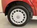シルバー×パールホワイトの2トーンカラード14インチフルホイールキャップ