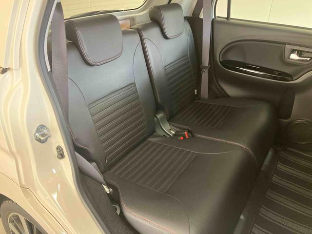 足元ゆったり後席シート