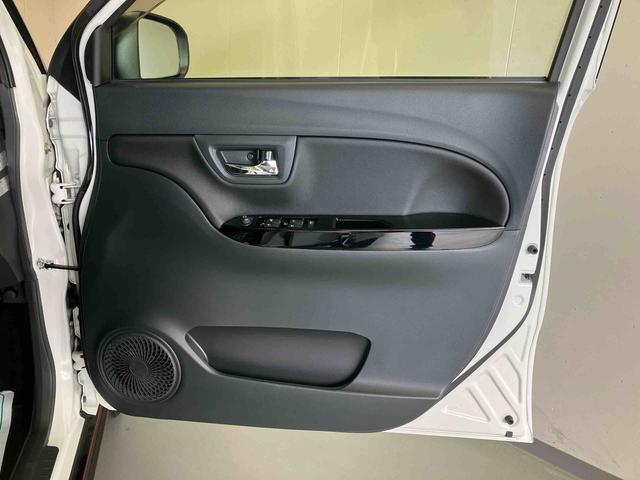 ドアポケットついてます